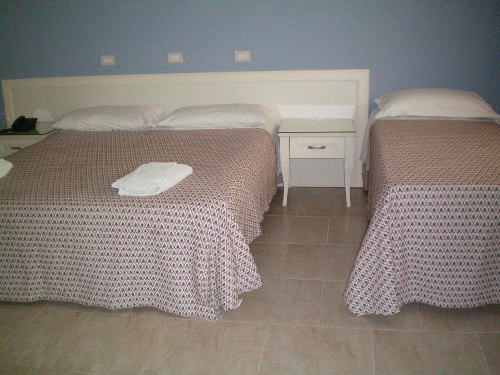 Hotel Zio Cataldo Corato Værelse billede